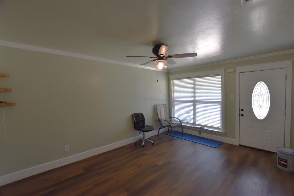 1718 Summit Street Property Photo 3