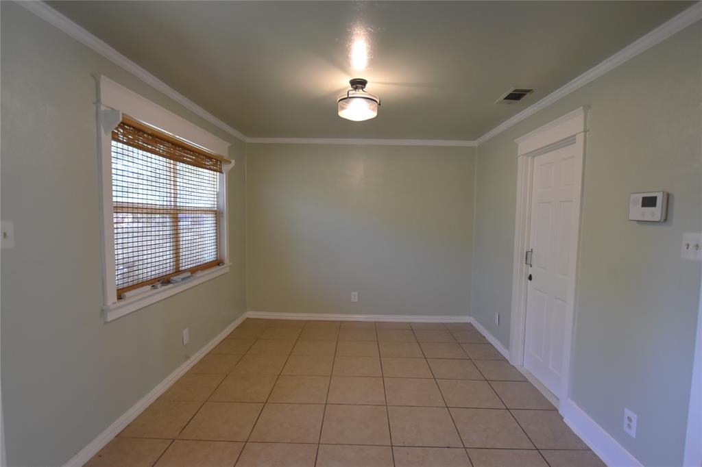 1718 Summit Street Property Photo 4