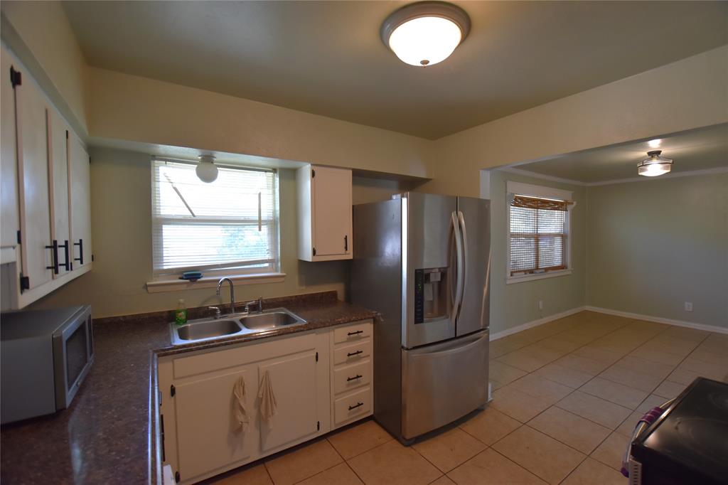 1718 Summit Street Property Photo 6