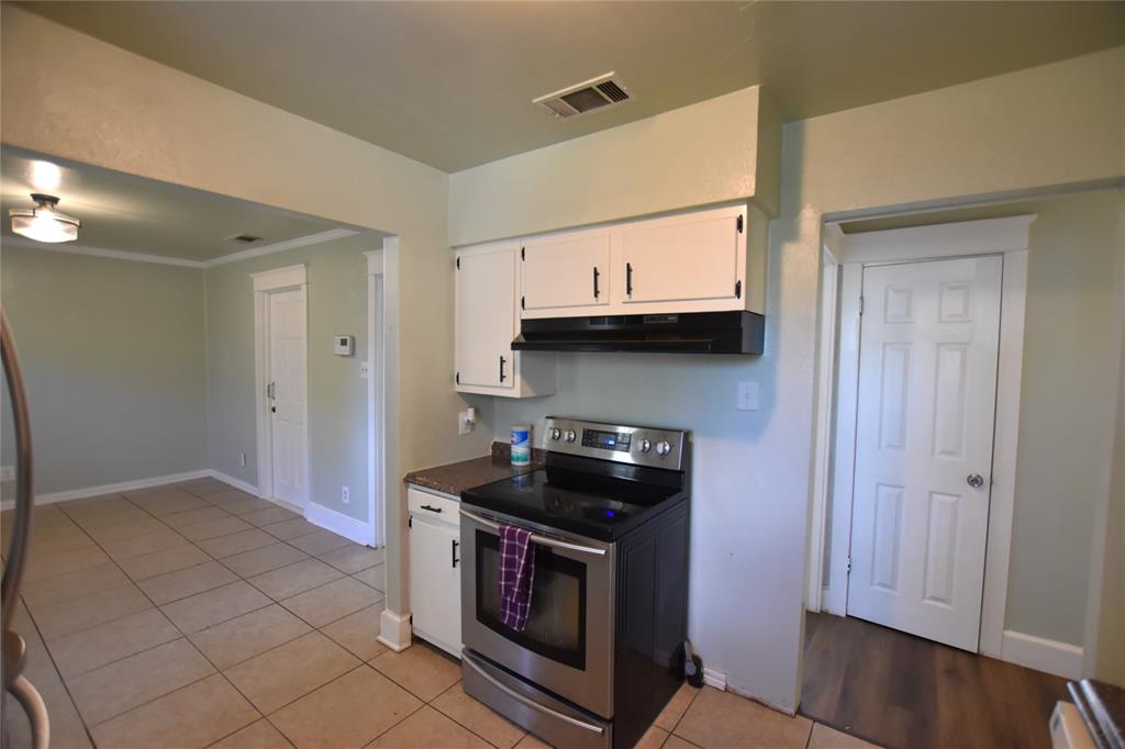 1718 Summit Street Property Photo 7
