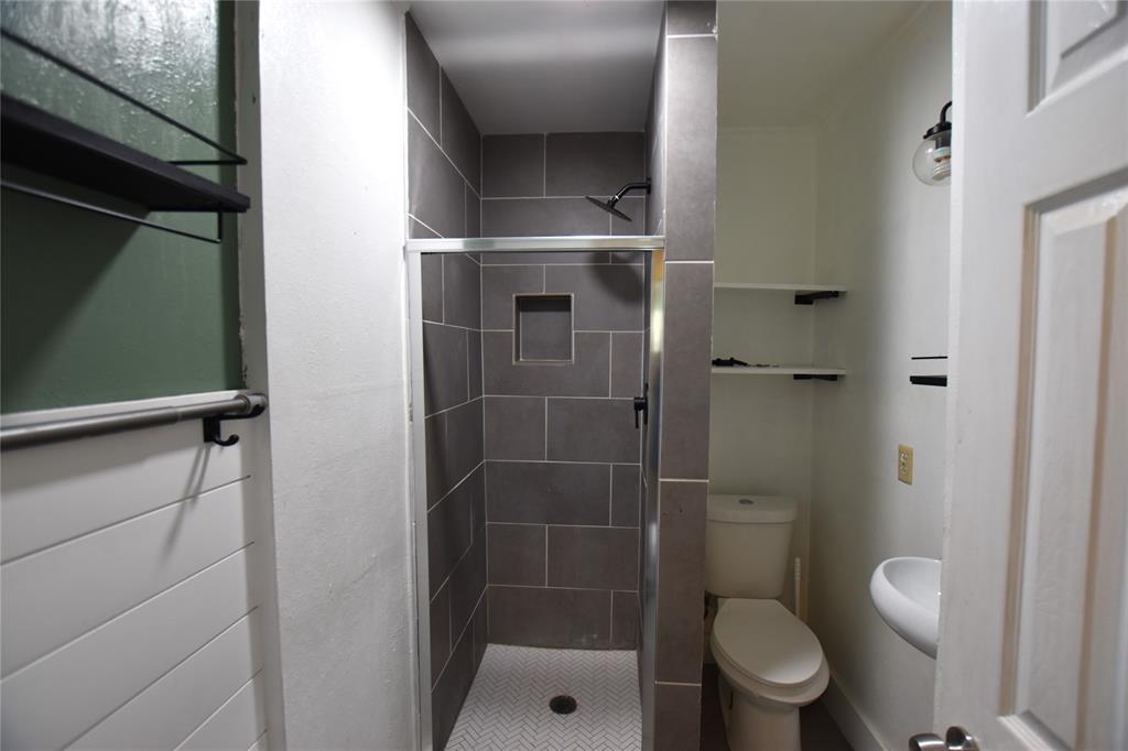 1718 Summit Street Property Photo 8