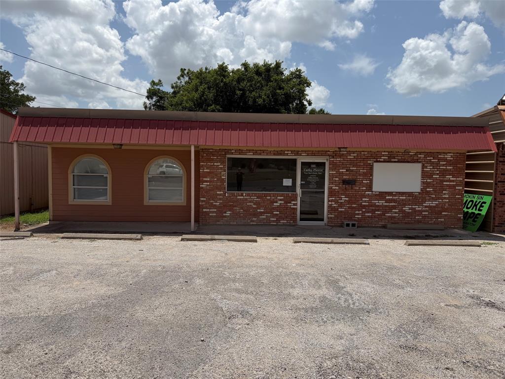 1806 State Highway 16 Property Photo 1
