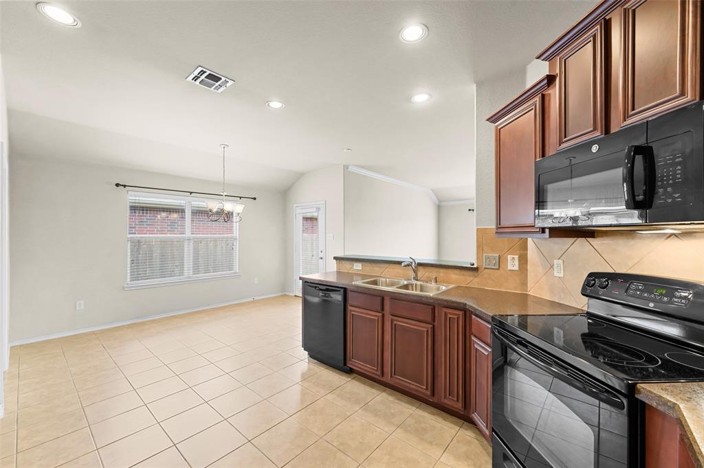 2023 Sterling Gate Drive Property Photo 15