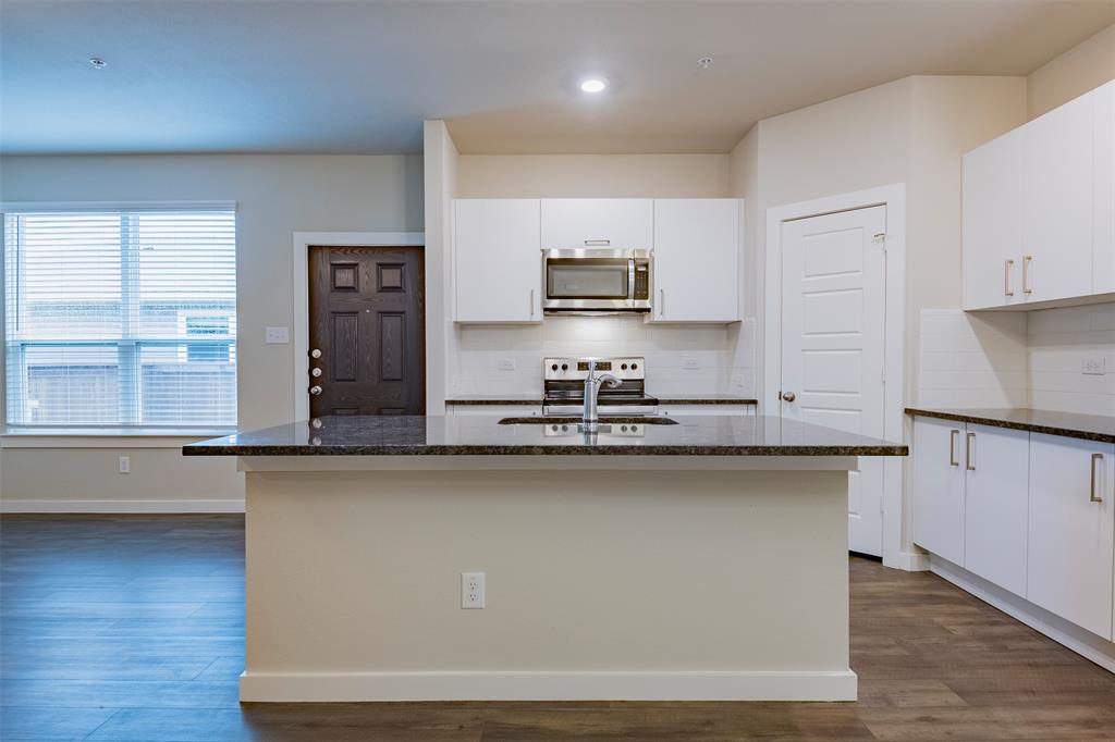653 Wheatfield Drive Property Photo 4