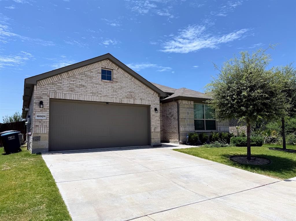 10921 Rockchapel Drive Property Photo 3