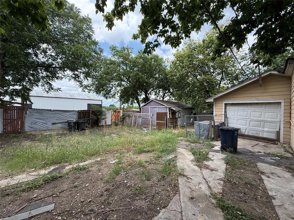 3301 S Main Street Property Photo 4