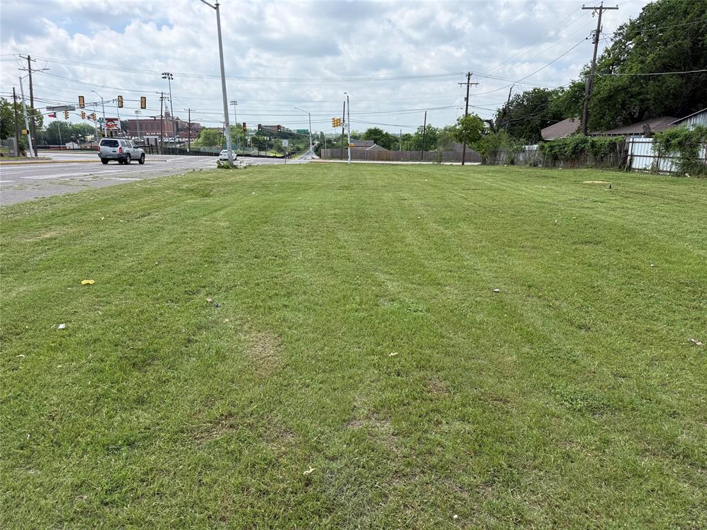 2557 E Vickery Boulevard Property Photo 1