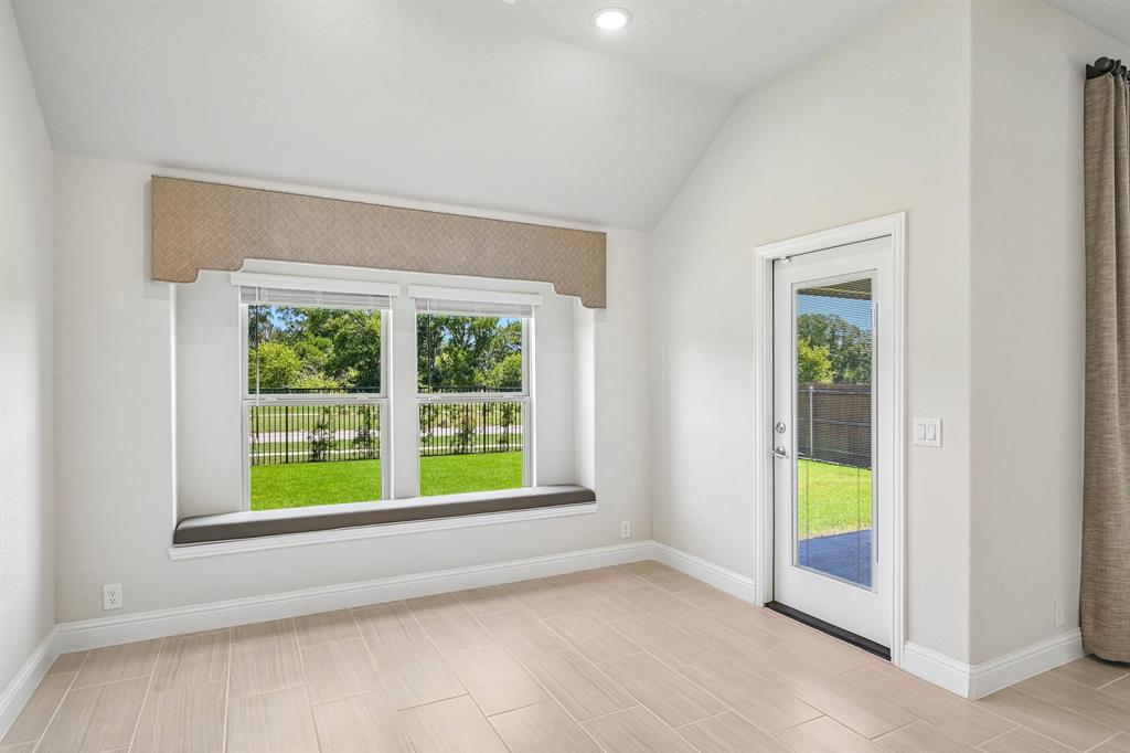 208 Oakcrest Drive Property Photo 17