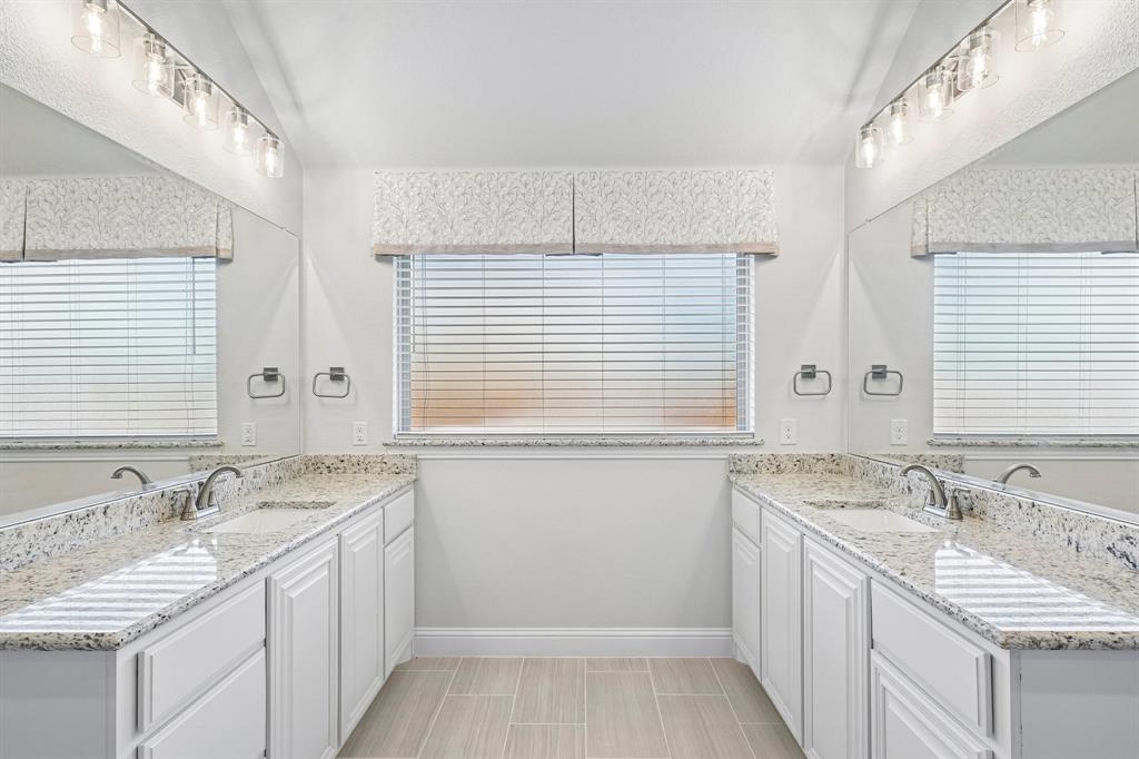 208 Oakcrest Drive Property Photo 24