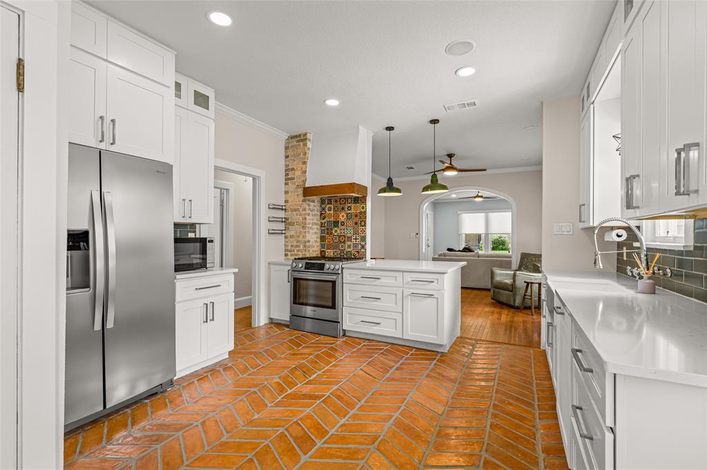 3225 Greene Avenue Property Photo 18