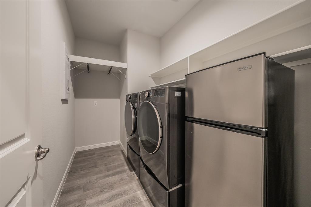 15901 Charing Cross Drive Property Photo 23