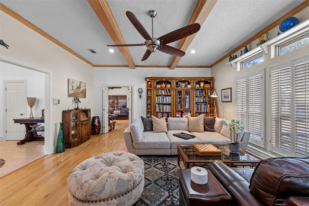 809 Shady Creek Drive Property Photo 8