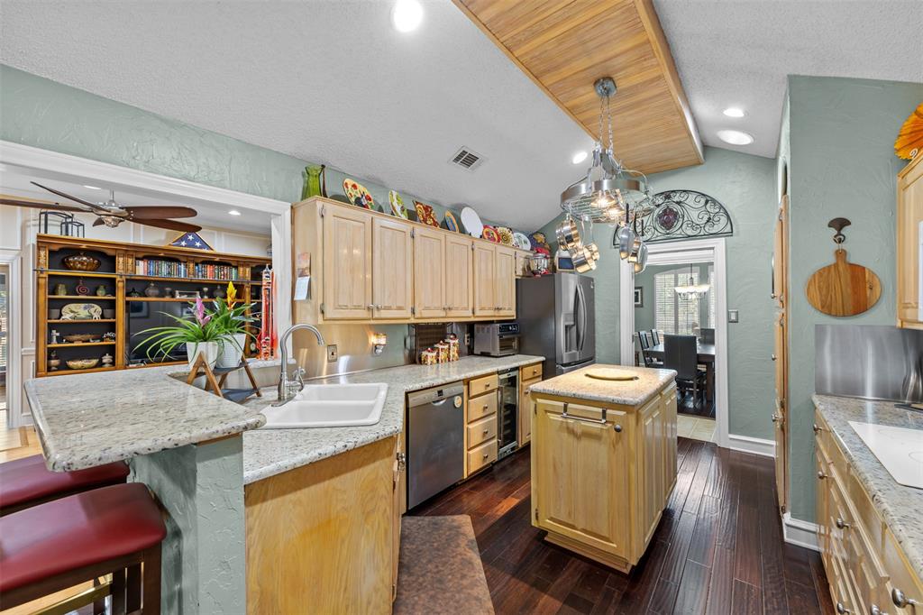 809 Shady Creek Drive Property Photo 15