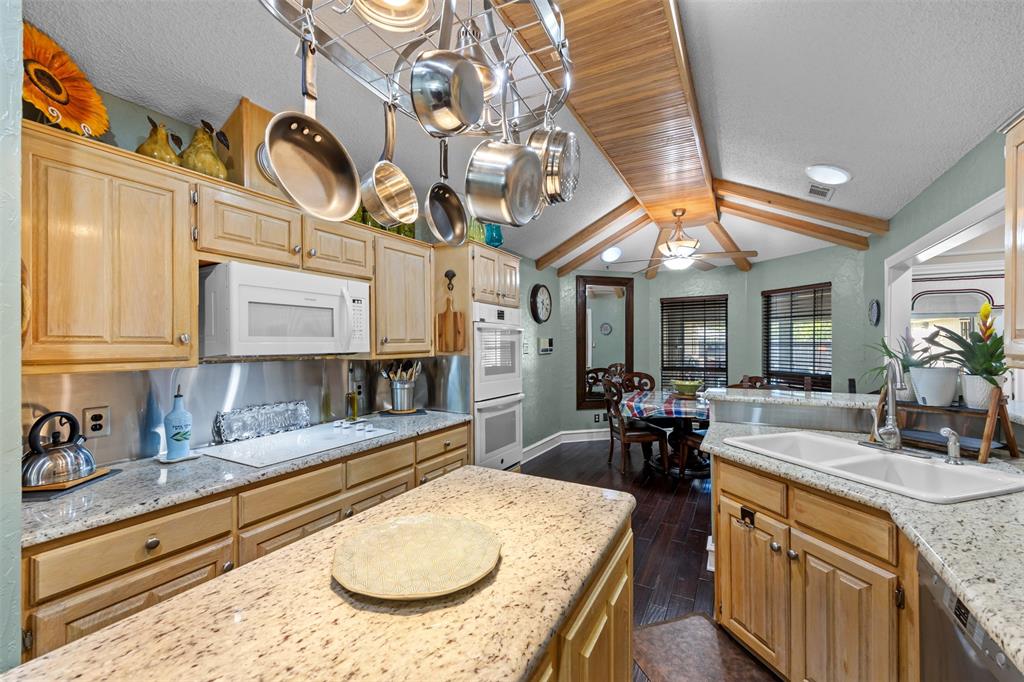 809 Shady Creek Drive Property Photo 16