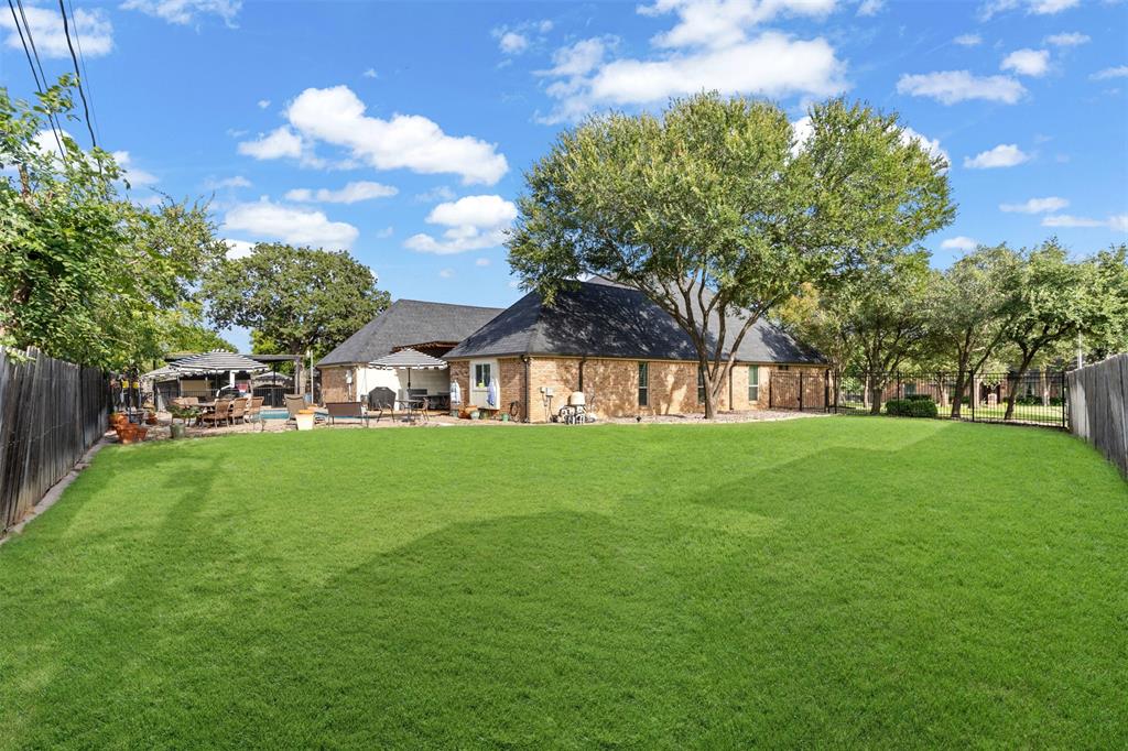 809 Shady Creek Drive Property Photo 34