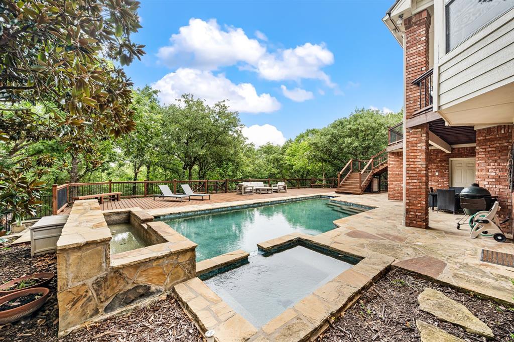 2108 Stonehaven Drive Property Photo 4