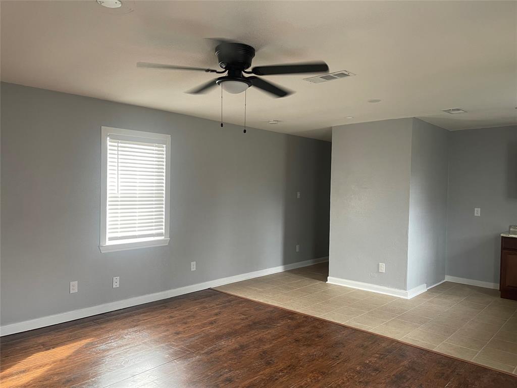 304 Front Street Property Photo 7