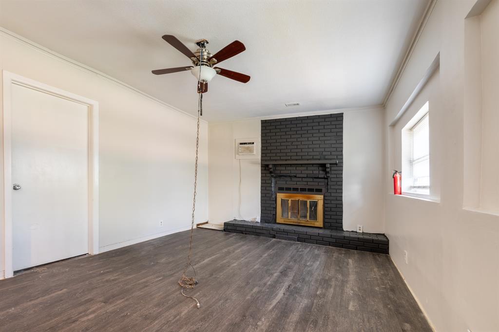 2303 April Lane Property Photo 4