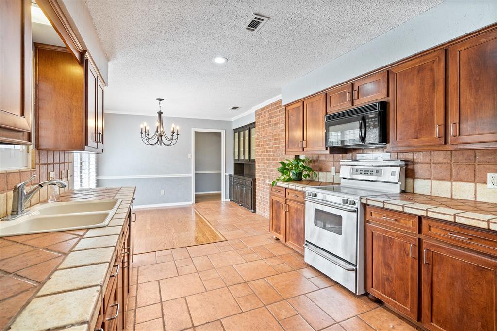 8921 Crosswind Drive Property Photo 15