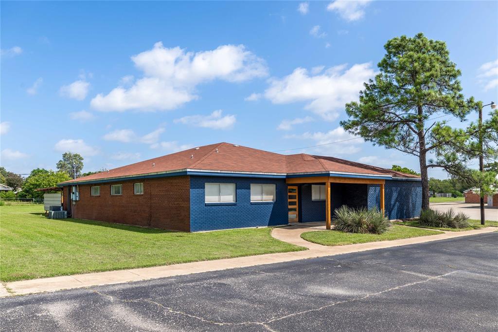 2201 Coggin Avenue Property Photo 2