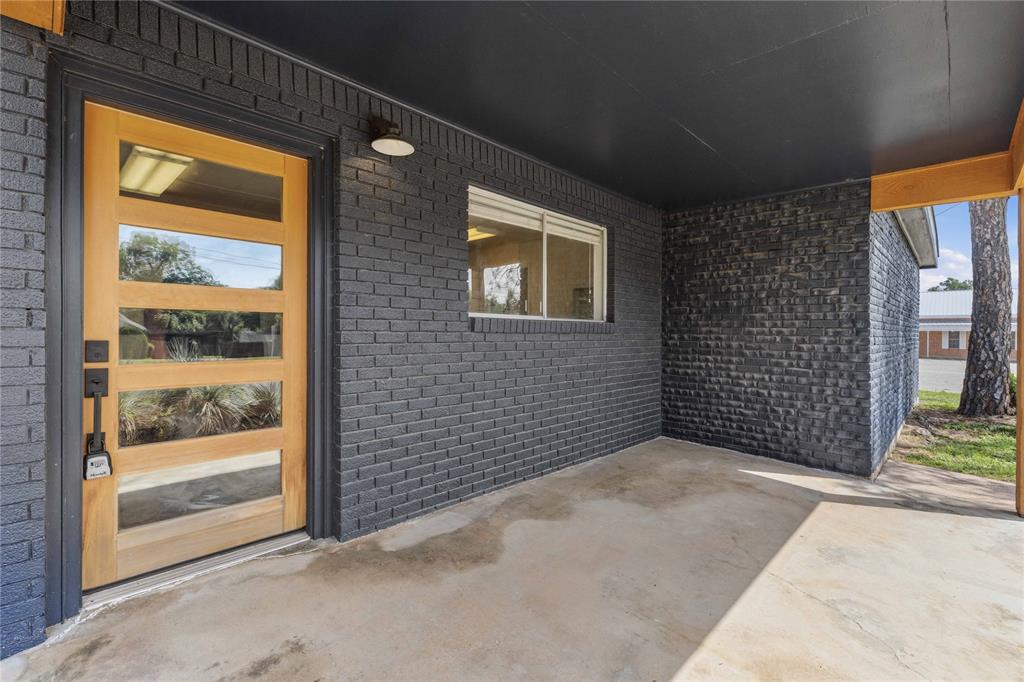 2201 Coggin Avenue Property Photo 4