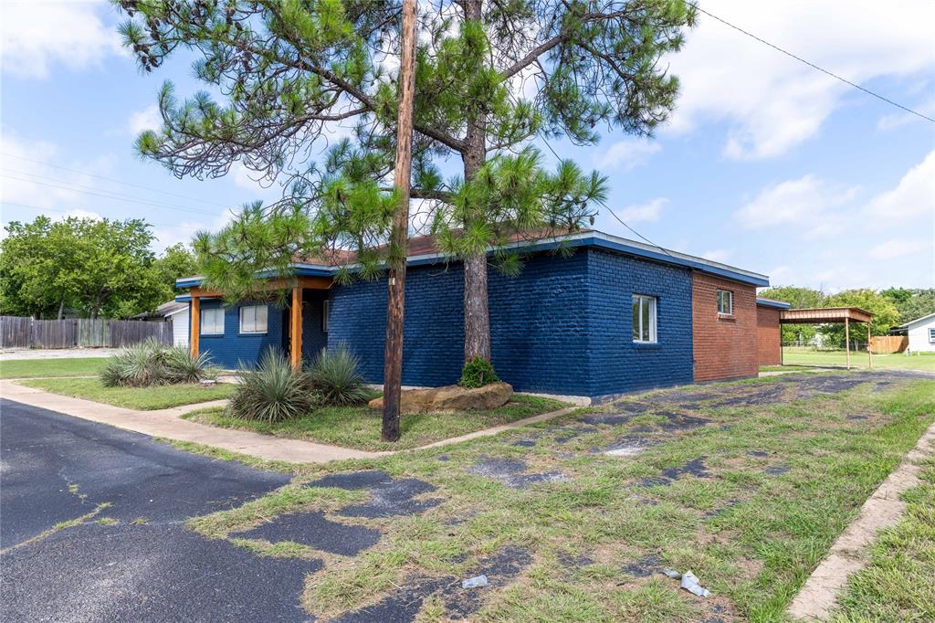 2201 Coggin Avenue Property Photo 8