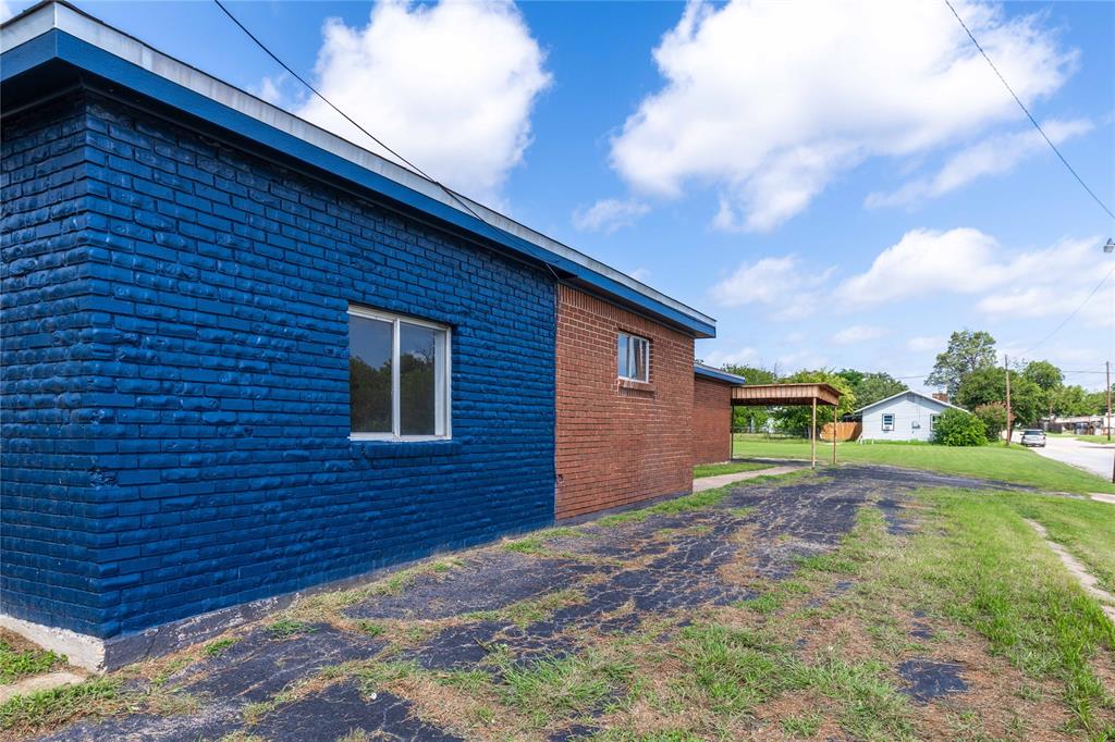 2201 Coggin Avenue Property Photo 9