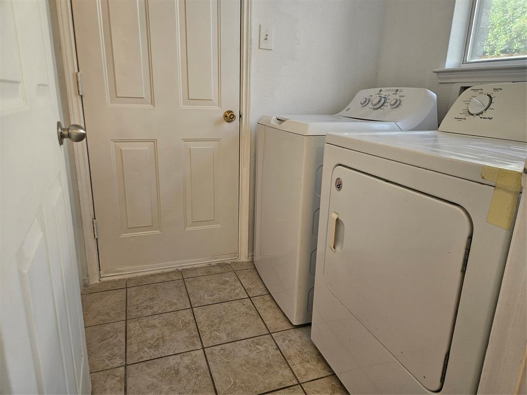 1537 Collin Drive Property Photo 10