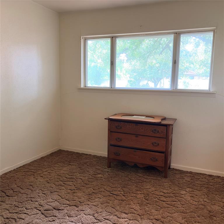3103 N Oak Avenue Property Photo 3