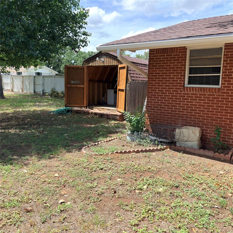3103 N Oak Avenue Property Photo 8