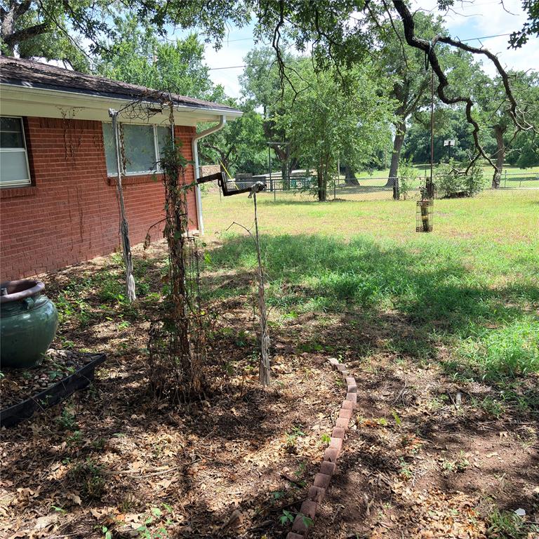 3103 N Oak Avenue Property Photo 9