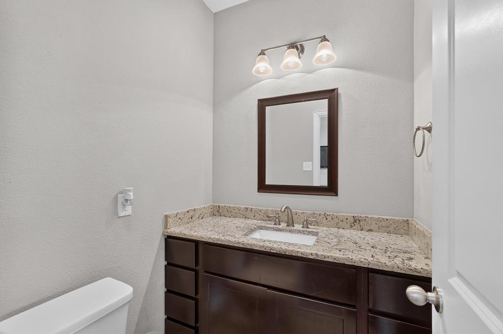 1933 Timber Oaks Drive Property Photo 4
