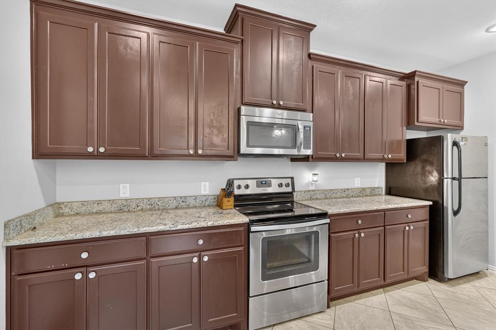 1933 Timber Oaks Drive Property Photo 8