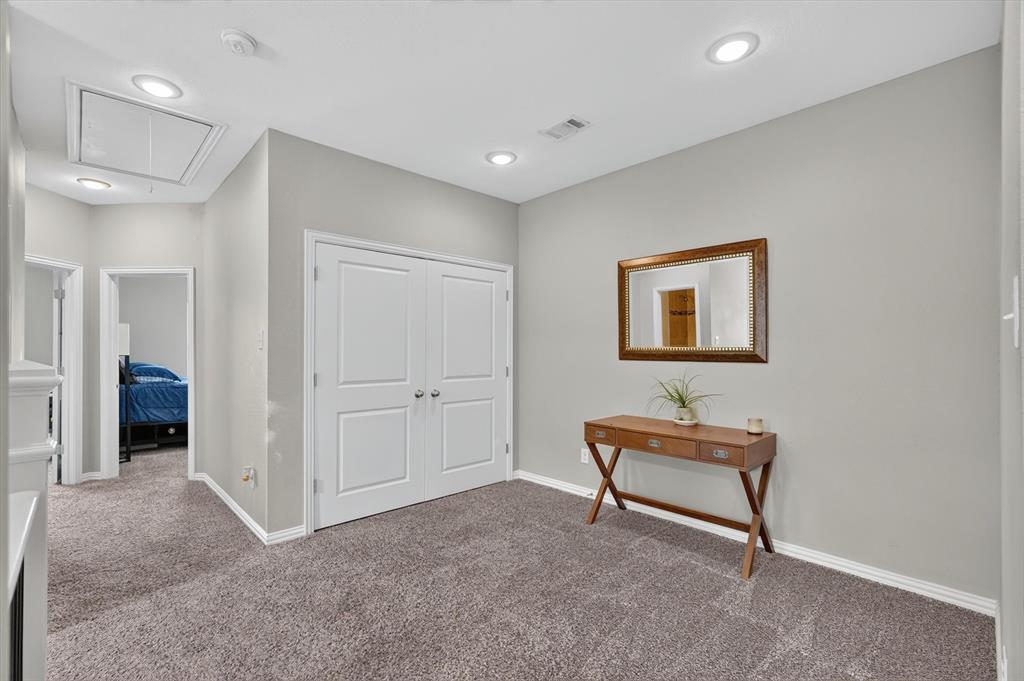 1933 Timber Oaks Drive Property Photo 14