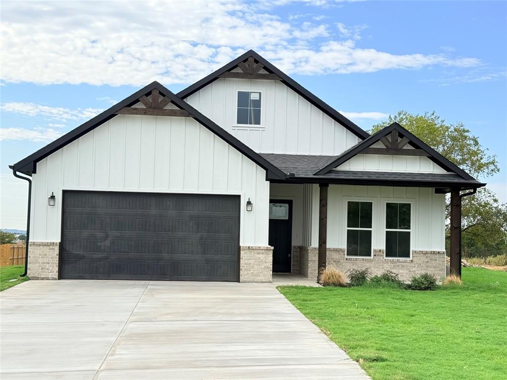 1004 Don Eve Court Property Photo 1