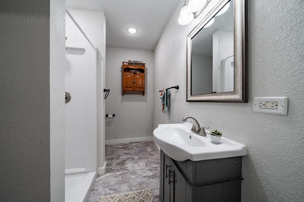 305 W Swenson Avenue Property Photo 16