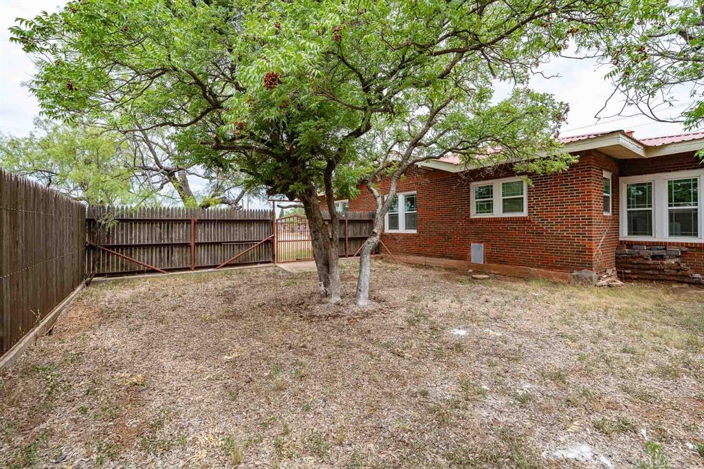 305 W Swenson Avenue Property Photo 27