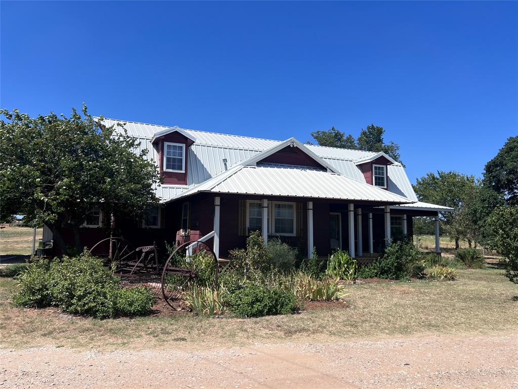 706 County Road 4599 Property Photo 1