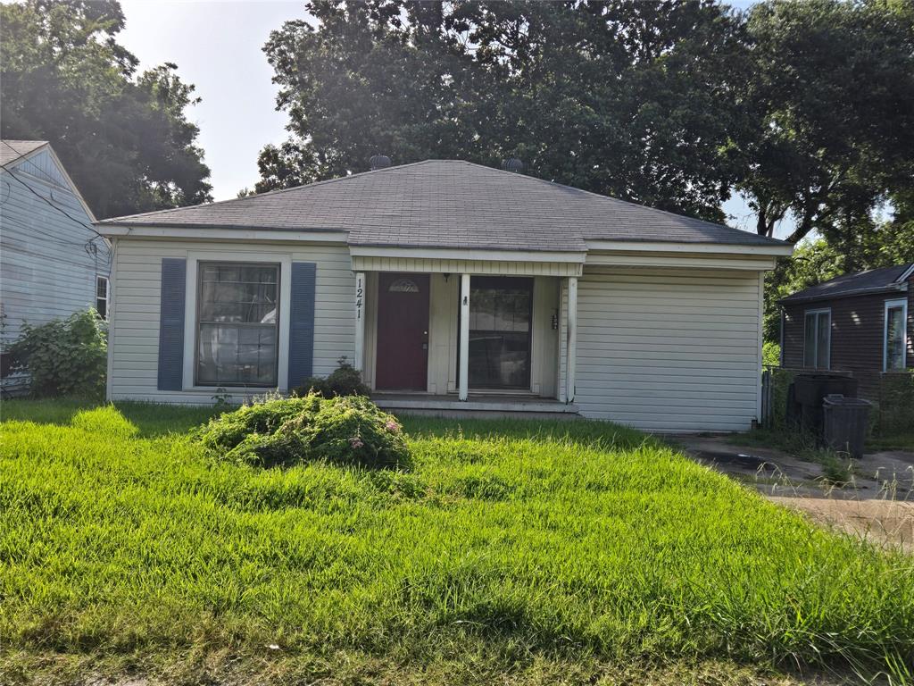1241 Dudley Lane Property Photo 3