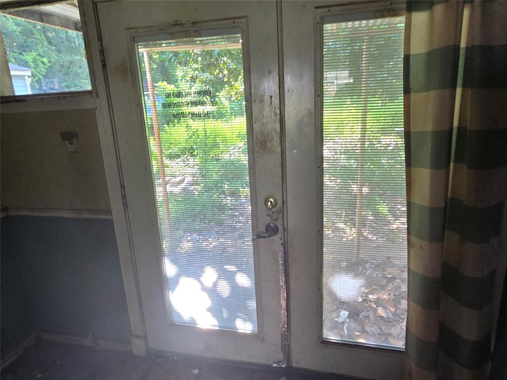 1241 Dudley Lane Property Photo 6