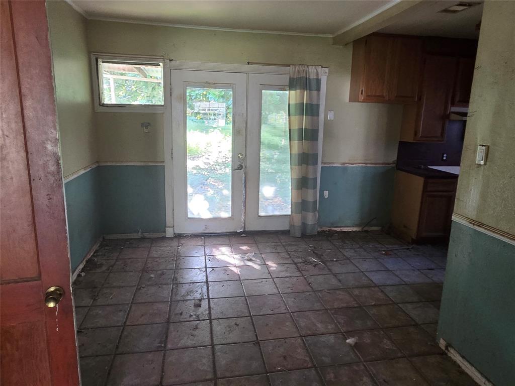 1241 Dudley Lane Property Photo 16