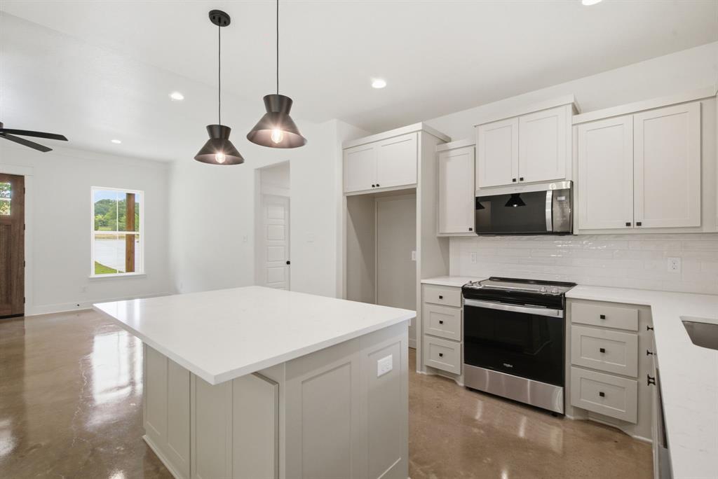124 Graystone Property Photo 3