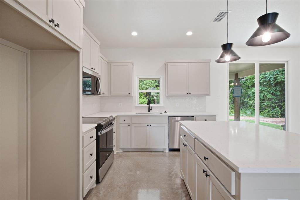 124 Graystone Property Photo 4