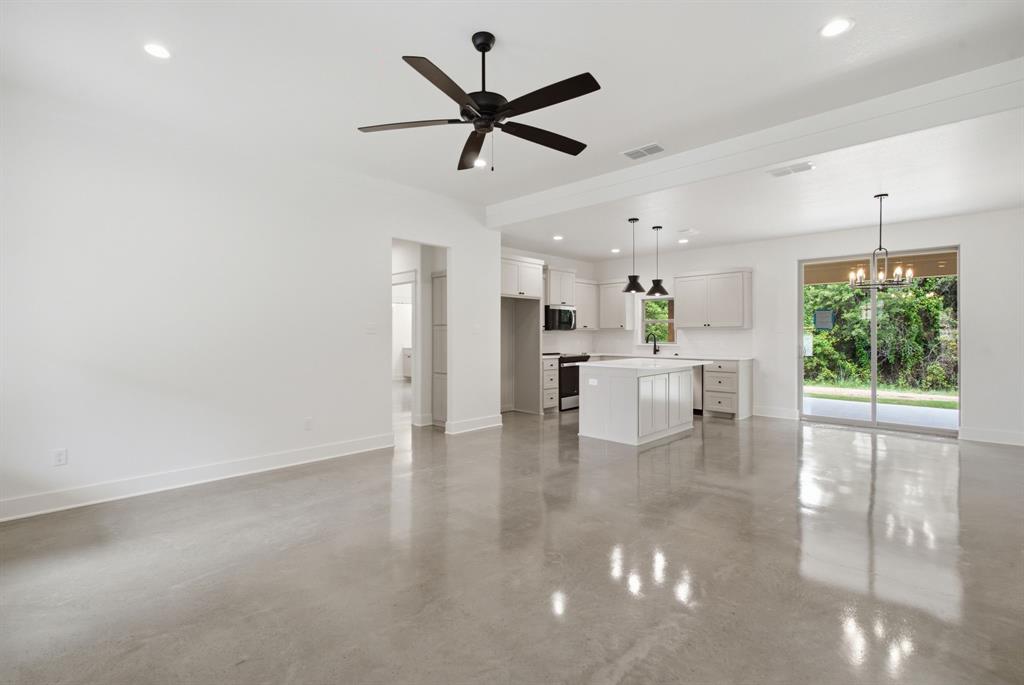 124 Graystone Property Photo 5