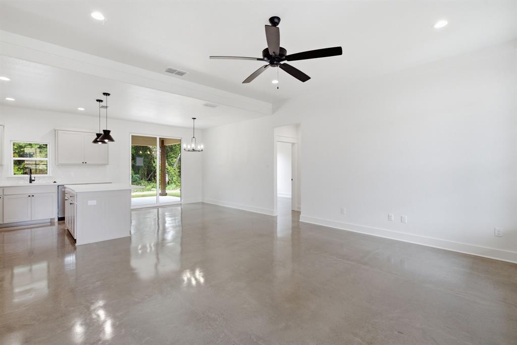 124 Graystone Property Photo 6