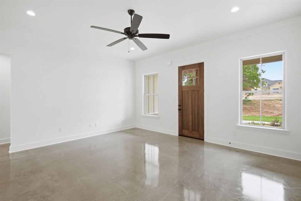 124 Graystone Property Photo 9