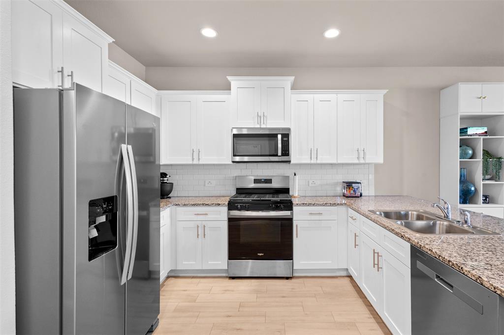 4812 Sparkling Pathway Property Photo 10