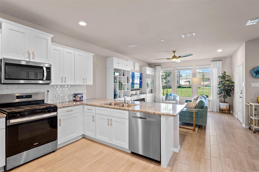 4812 Sparkling Pathway Property Photo 12