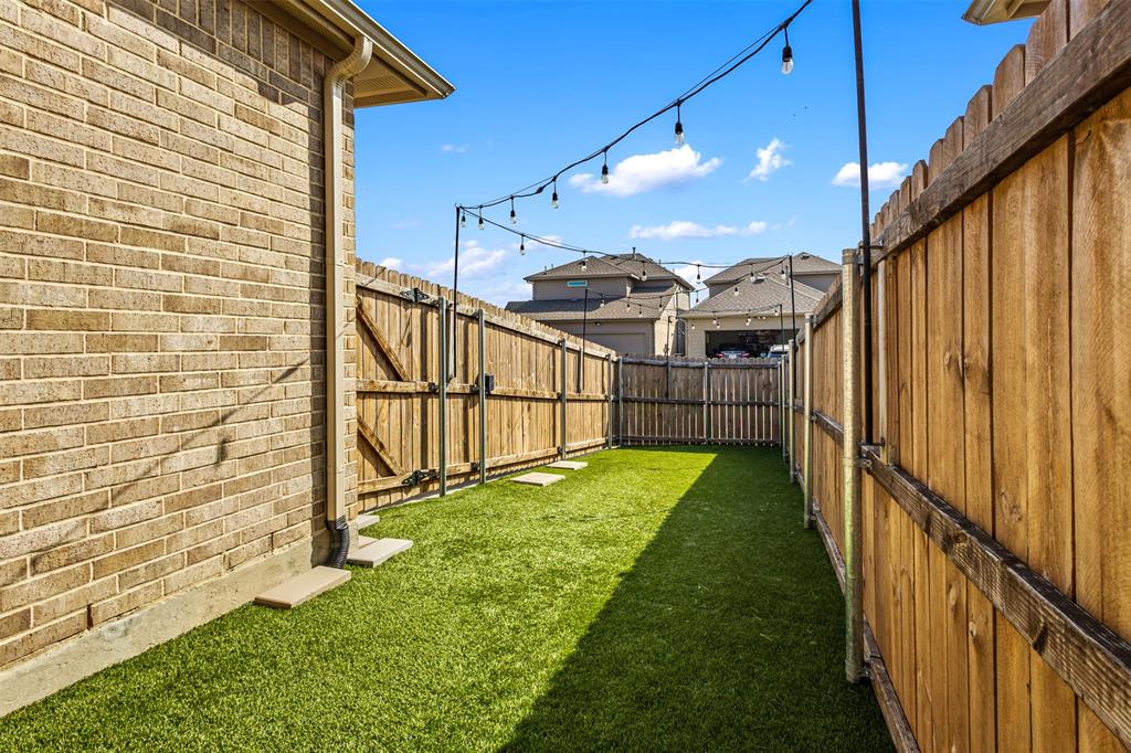 4812 Sparkling Pathway Property Photo 33