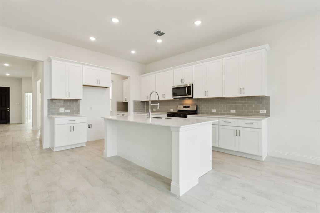 1205 Caprese Drive Property Photo 4